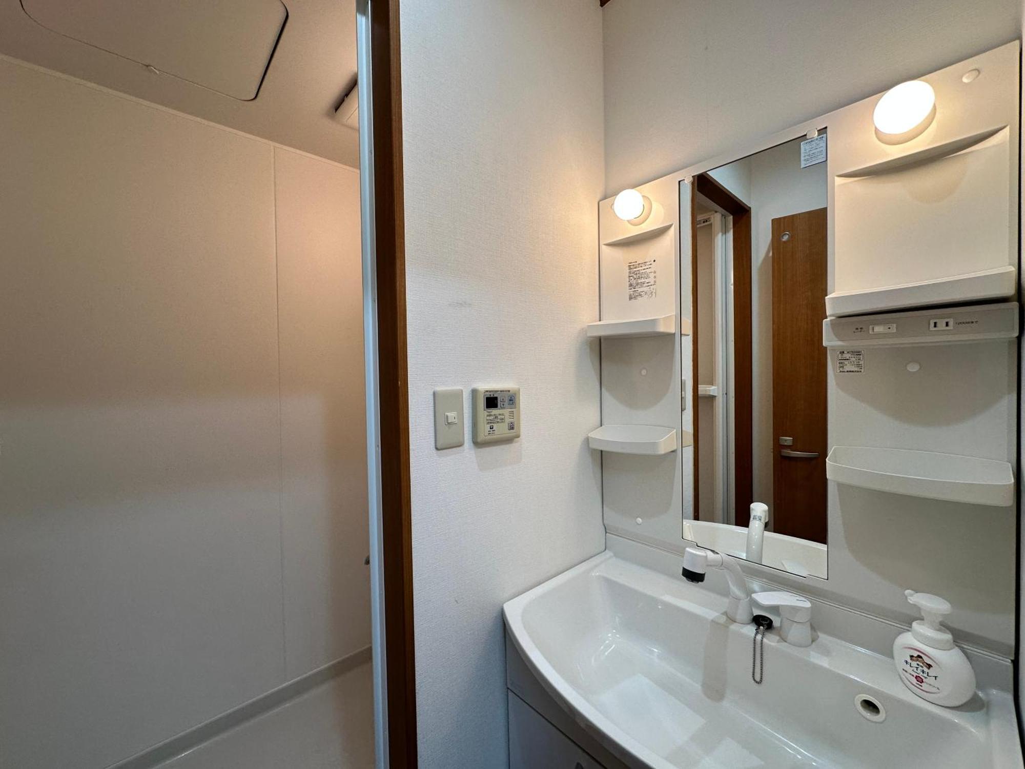 鶴橋駅徒歩2分 トイレ浴室複数あり3階建て一軒家車庫付き Osaka Exterior foto
